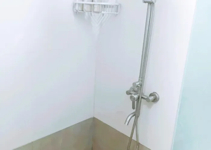 Camp Cj Near Bgc, Mrt Boni Free Pool Gym Apartment Manila